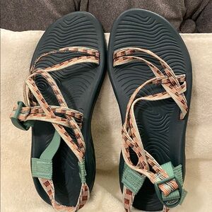 Chaco Multicolor Strappy Sandals Women, size 8